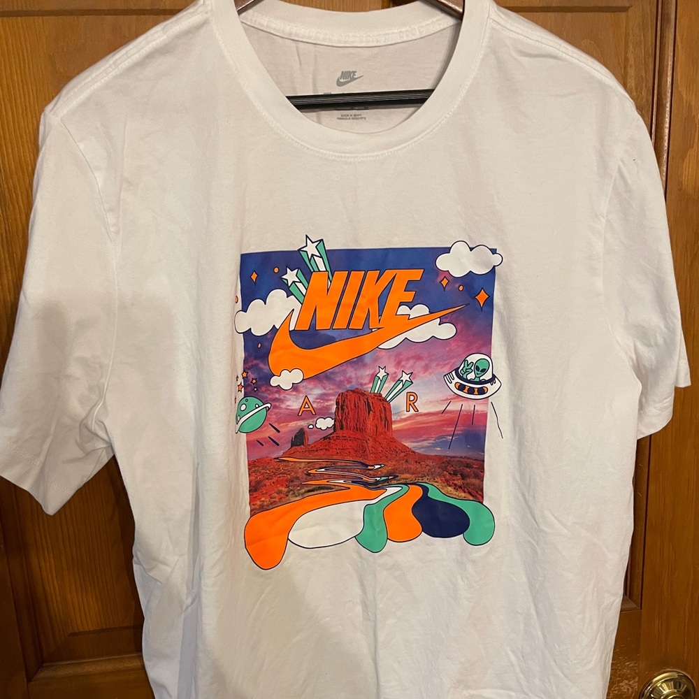 Graphic tee